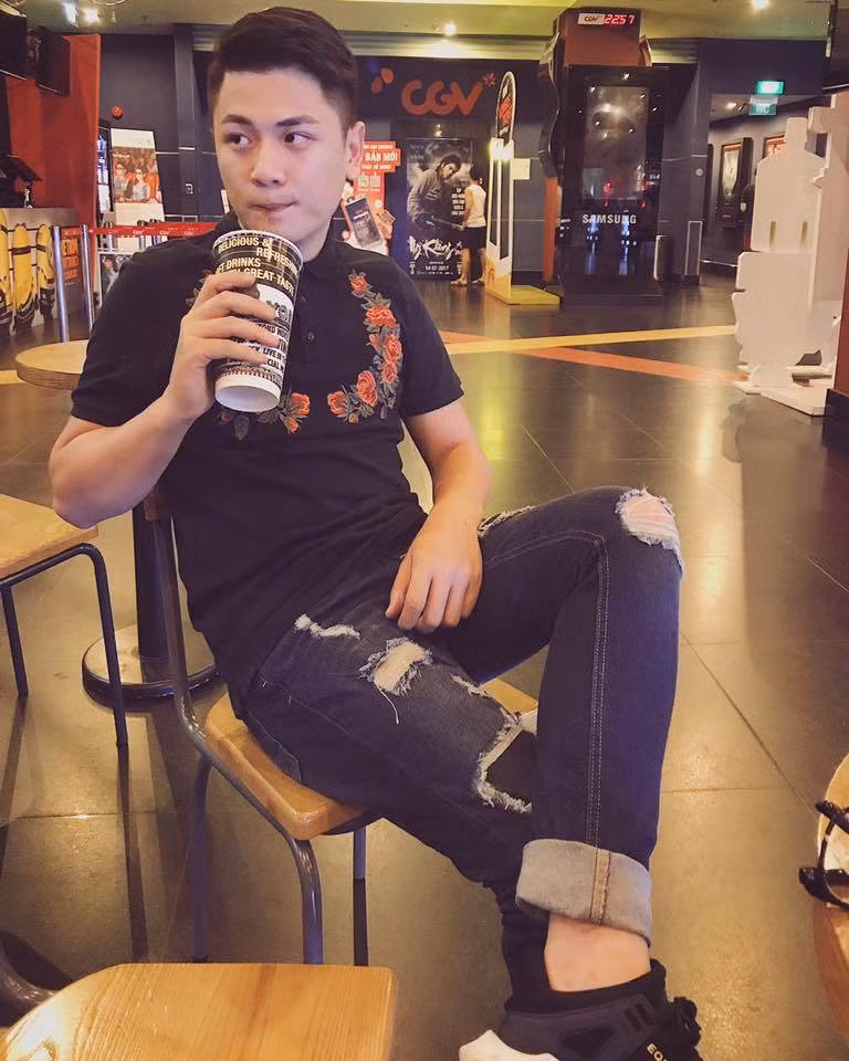 Chân dung chàng tiếp viên hàng không điển trai khiến hội chị em "mê mẩn" ảnh 9