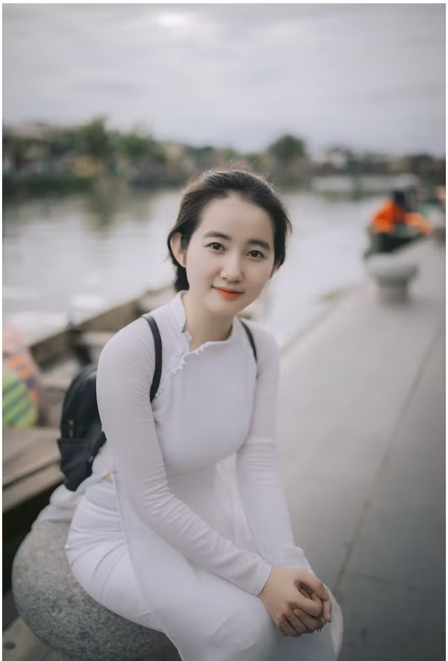 Cô gái 25 tuổi mặt mộc xinh xắn và trẻ trung như nữ sinh cấp 3 ảnh 2