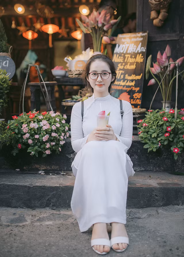 Cô gái 25 tuổi mặt mộc xinh xắn và trẻ trung như nữ sinh cấp 3 ảnh 9