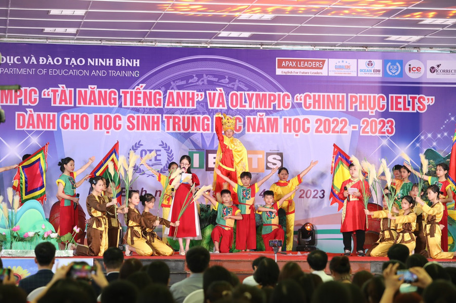 Chương trình văn nghệ tại lễ trao giải.