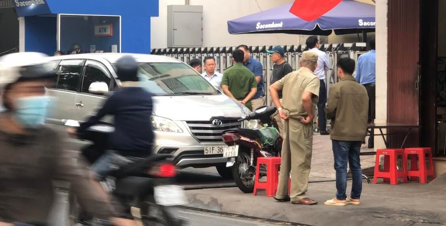 Công an đang có mặt tại chi nhánh ngân hàng. Công an đang có mặt tại chi nhánh ngân hàng.