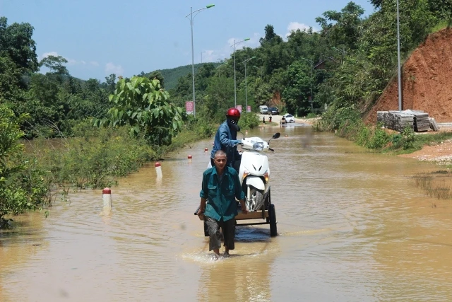 Nghệ An: Khẩn trương khắc phục hậu quả sau lũ quét