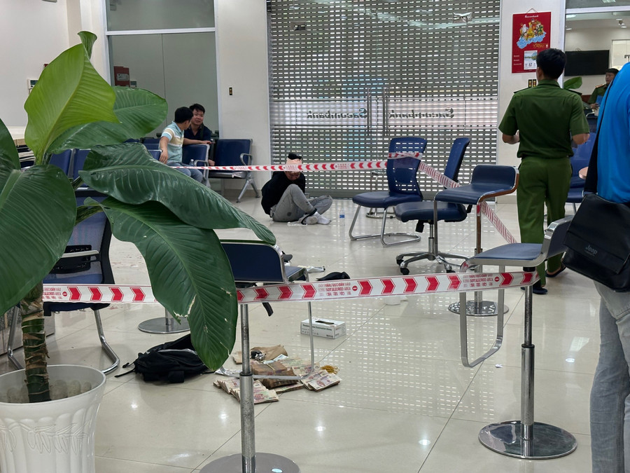 Hiện trường vụ cướp. Hiện trường vụ cướp.