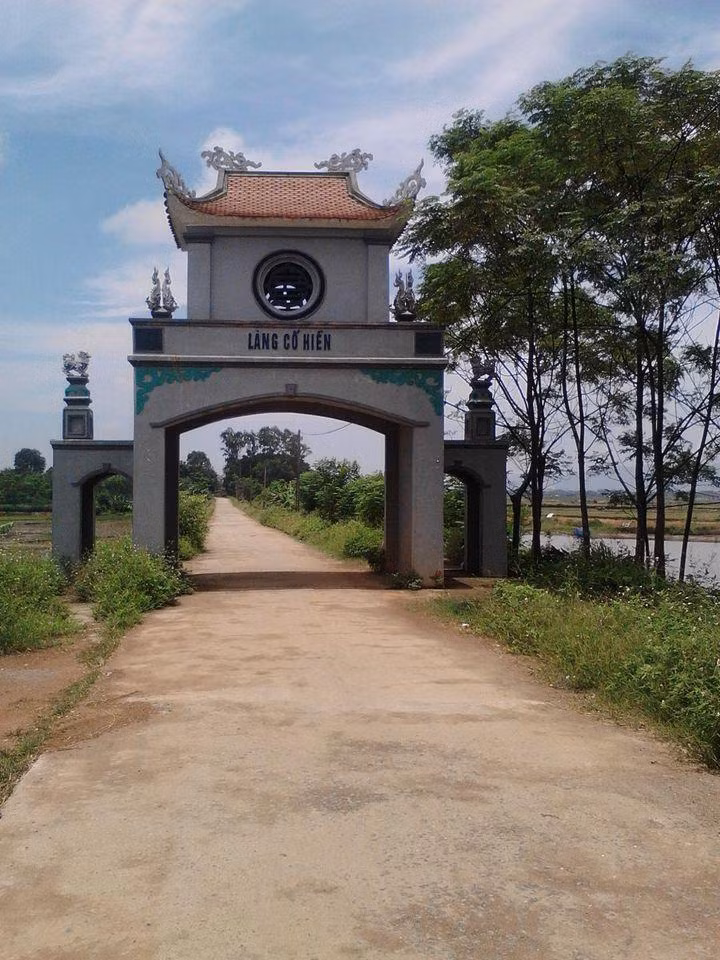 Cổng làng Cổ Hiên