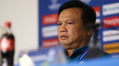 HLV Sirisak Yodyardtha của tuyển Thái Lan đang suy tính để ngăn chặn tuyển VN