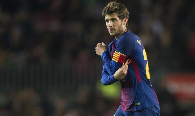 Hậu vệ Sergi Roberto:HLV Valverde đang có 2 sự lựa chọn chất lượng cho vị trí hậu vệ phải gồm Sergi Roberto và Nelson Semedo. 2 cái tên này sẽ được phân phối cho 2 đấu trường chính của BarcalàLa LigavàChampions League. Sieu doi hinh Barca mua toi voi 3 ngoi sao tri gia hon 270 trieu euro hinh anh 2