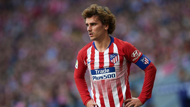 Chạy cánh Antoine Griezmann: Sáng 15/5, Griezmann xác nhận sẽ chia tay Atletico Madrid sau 5 năm gắn bó. Không tiết lộ bến đỗ nhưng CĐV đều hiểu rằng Barca đã kích hoạt điều khoản giải phóng trị giá 130 triệu euro để đưa nhà vô địch World Cup 2018 đến Camp Nou mùa tới. Sieu doi hinh Barca mua toi voi 3 ngoi sao tri gia hon 270 trieu euro hinh anh 11