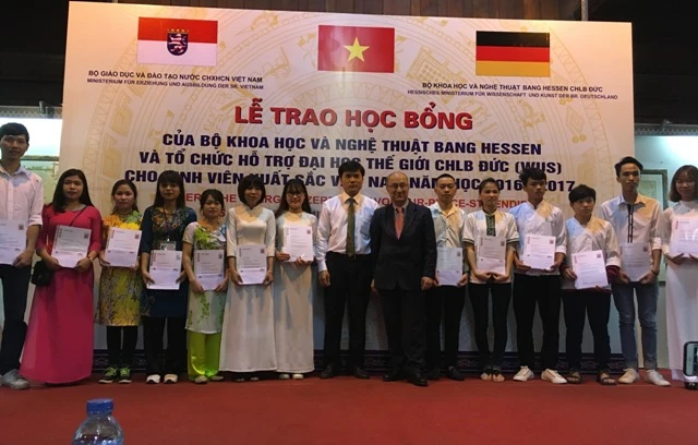 78 sinh viên xuất sắc khu vực Hà Nội nhận học bổng Hessen