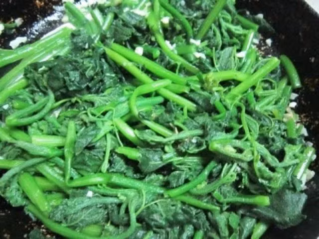 Rau bí xào tỏi là món ăn thơm ngon được nhiều người yêu thích