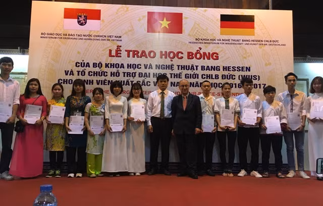 78 sinh viên xuất sắc khu vực Hà Nội nhận học bổng Hessen