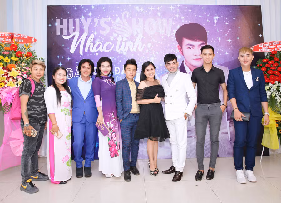 Live show đầu tiên của thầy giáo