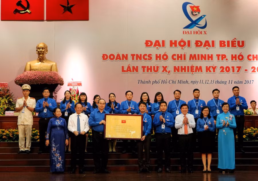 Nhân Đại hội, Ban Chấp hành Đảng bộ Thành phố tặng tuổi trẻ thành phố bảng đồng với nội dung:“Tuổi trẻ thành phố Hồ Chí Minh xung kích, bản linh, tri thức, khát vọng vì thành phố có chất lượng sống tốt văn minh, hiện đại, nghĩa tình”