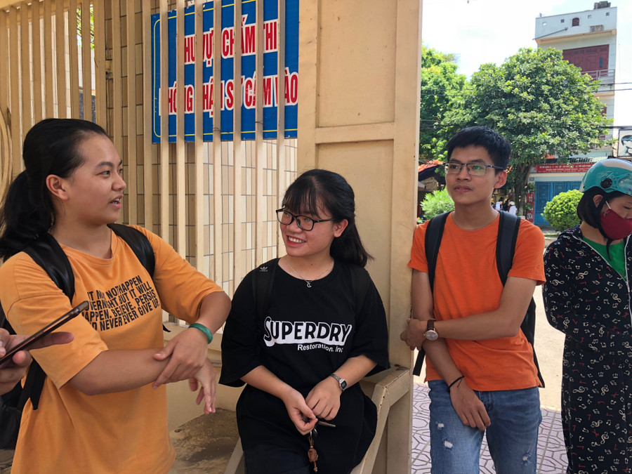 Các thí sinh tỏ ra hài lòng với đề thi và bài làm.