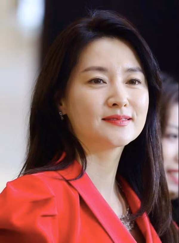 16 nam ke tu sau nang dae jang geum, lee young ae co con la "quoc bao nhan sac"? - 4