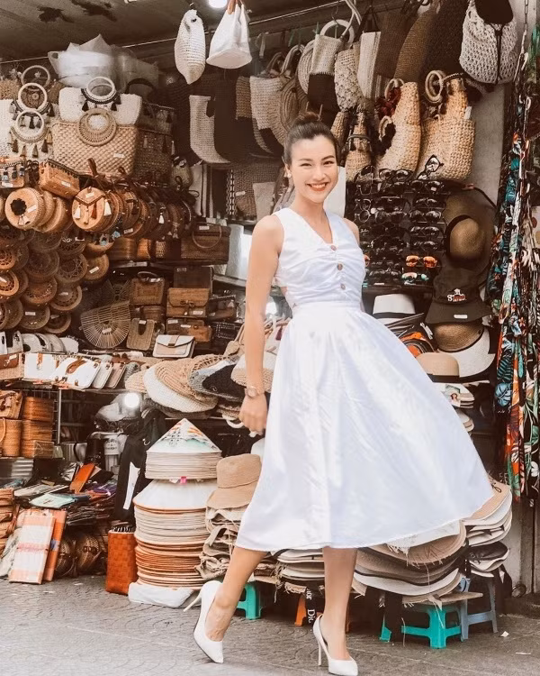 Chi Pu ghi điểm tuyệt đối với set đồ cực đơn giản ảnh 14 strete style sao việt