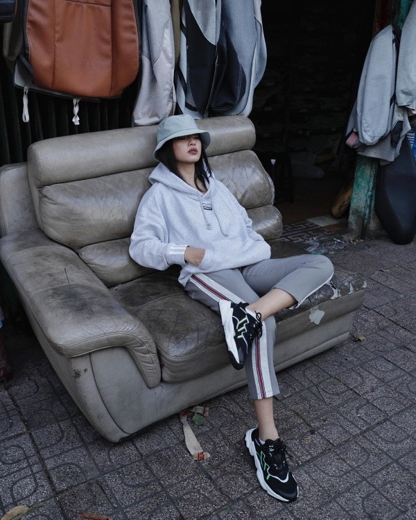 Chi Pu ghi điểm tuyệt đối với set đồ cực đơn giản ảnh 11 strete style sao việt