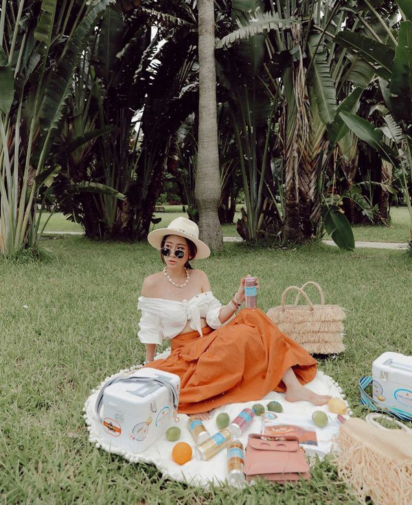 Đi chơi dịp lễ, chị em nên diện các gam màu chuẩn sành điệu này ảnh 3 may khi co dip mac dep, chi em di choi le nho dien cac gam mau nhin la thich nay - 3