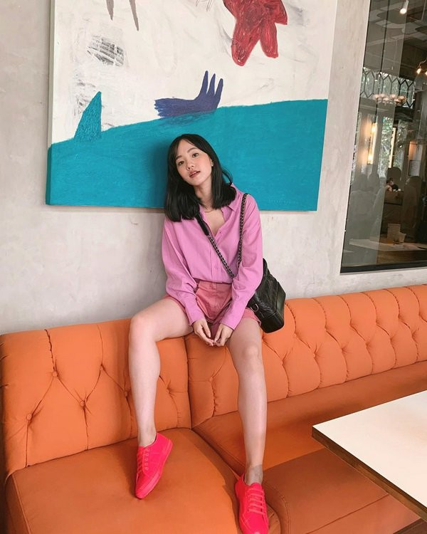 Đi chơi dịp lễ, chị em nên diện các gam màu chuẩn sành điệu này ảnh 15 may khi co dip mac dep, chi em di choi le nho dien cac gam mau nhin la thich nay - 15