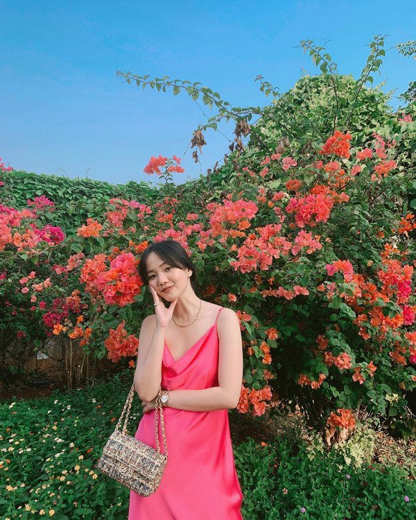 Đi chơi dịp lễ, chị em nên diện các gam màu chuẩn sành điệu này ảnh 16 may khi co dip mac dep, chi em di choi le nho dien cac gam mau nhin la thich nay - 16