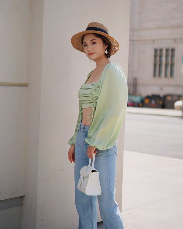 Đi chơi dịp lễ, chị em nên diện các gam màu chuẩn sành điệu này ảnh 8 may khi co dip mac dep, chi em di choi le nho dien cac gam mau nhin la thich nay - 8