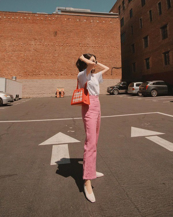 Đi chơi dịp lễ, chị em nên diện các gam màu chuẩn sành điệu này ảnh 17 may khi co dip mac dep, chi em di choi le nho dien cac gam mau nhin la thich nay - 17