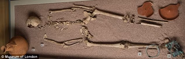 Kỳ lạ bộ xương phụ nữ 2000 năm tuổi lại có gen... đàn ông ảnh 1