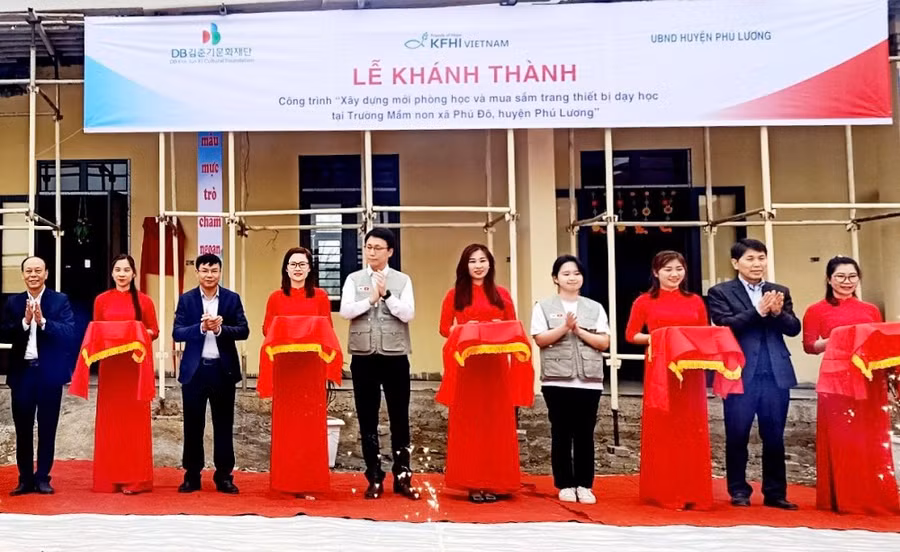 Khánh thành và đưa vào sử dụng công trình phòng học tại Phú Lương.