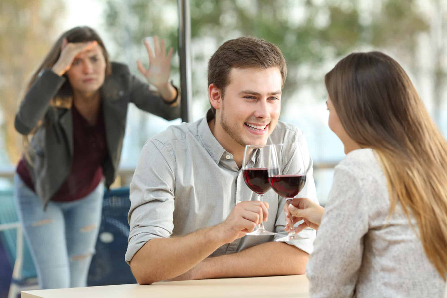 Cuộc hôn nhân nào cũng sẽ có thử thách. (Ảnh: ITN). Cuộc hôn nhân nào cũng sẽ có thử thách. (Ảnh: ITN).