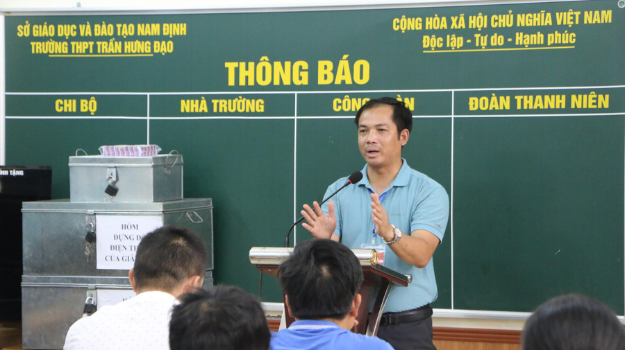 Thầy Nguyễn Văn Đằng - Trưởng Điểm thi Trường THPT Trần Hưng Đạo nhấn mạnh, việc nắm bắt rõ quy chế thi cho cả cán bộ coi thi và thí sinh là vô cùng quan trọng.