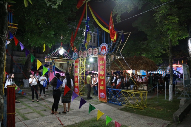 Ngày hội, là nơi hội tụ những đặc sắc văn hóa của học sinh là người dân tộc Vân Kiều, Pa Cô. Ngày hội, là nơi hội tụ những đặc sắc văn hóa của học sinh là người dân tộc Vân Kiều, Pa Cô.