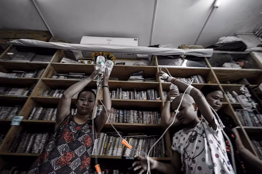 Cô giáo một thập kỷ ở lớp học trò qua đời, cô vẫn phải mỉm cười - 2