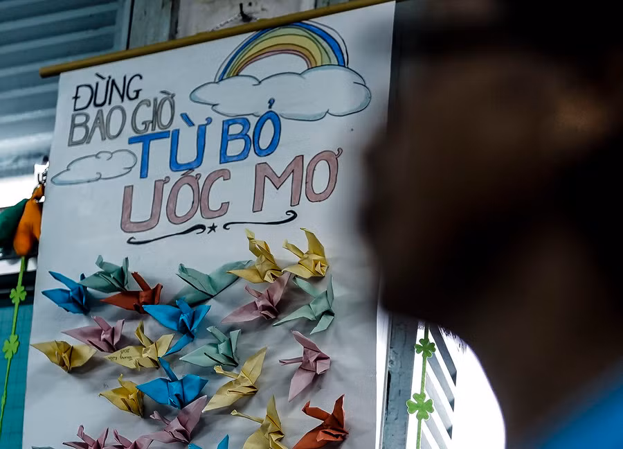 Cô giáo một thập kỷ ở lớp học trò qua đời, cô vẫn phải mỉm cười - 10