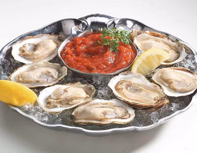 Thực khách “chén sạch” 180 con hàu sống chưa đầy 30 phút