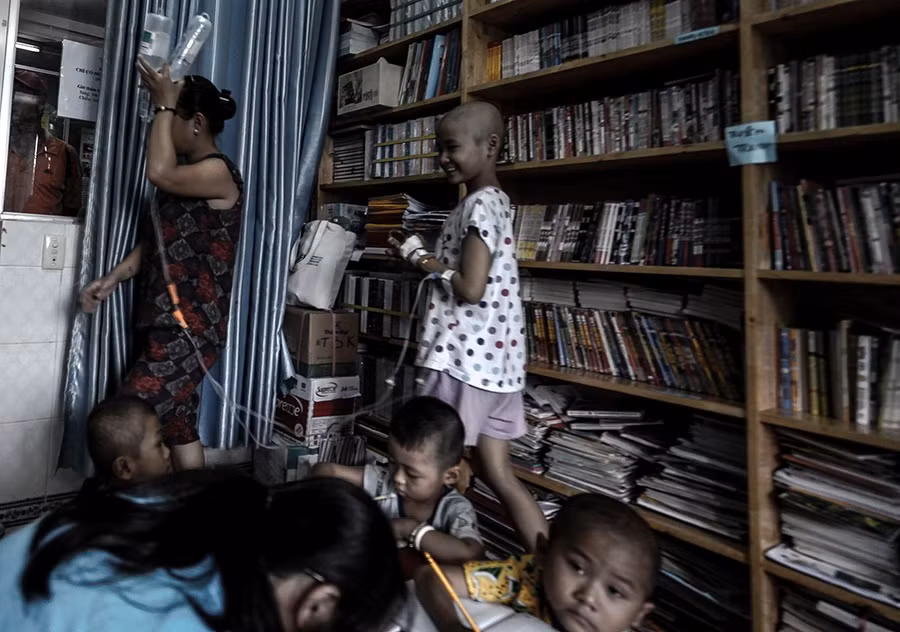 Cô giáo một thập kỷ ở lớp học trò qua đời, cô vẫn phải mỉm cười - 7