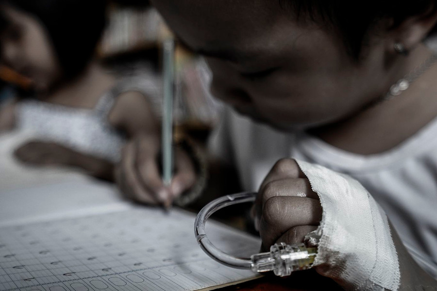Cô giáo một thập kỷ ở lớp học trò qua đời, cô vẫn phải mỉm cười - 3 Cô giáo một thập kỷ ở lớp học trò qua đời, cô vẫn phải mỉm cười - 3