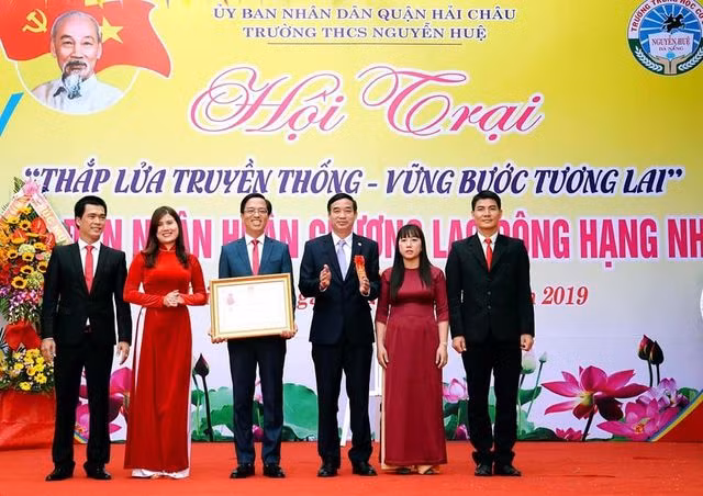 Cô hiệu phó mở lớp dạy kỹ năng sống miễn phí cho học sinh - 10