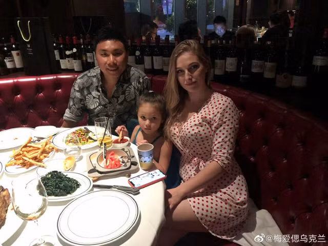 co gai 16 xinh nhu hoa hau, cuoi chang trai "kem sac" hon minh 12 tuoi gio ra sao? - 6