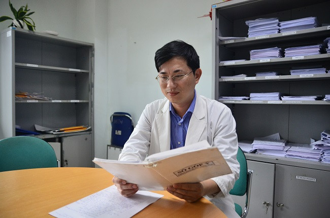 Trong cuốn “sổ góp ý” là những bức thư xúc động của các bệnh nhân được Khoa lưu giữ cẩn thận.