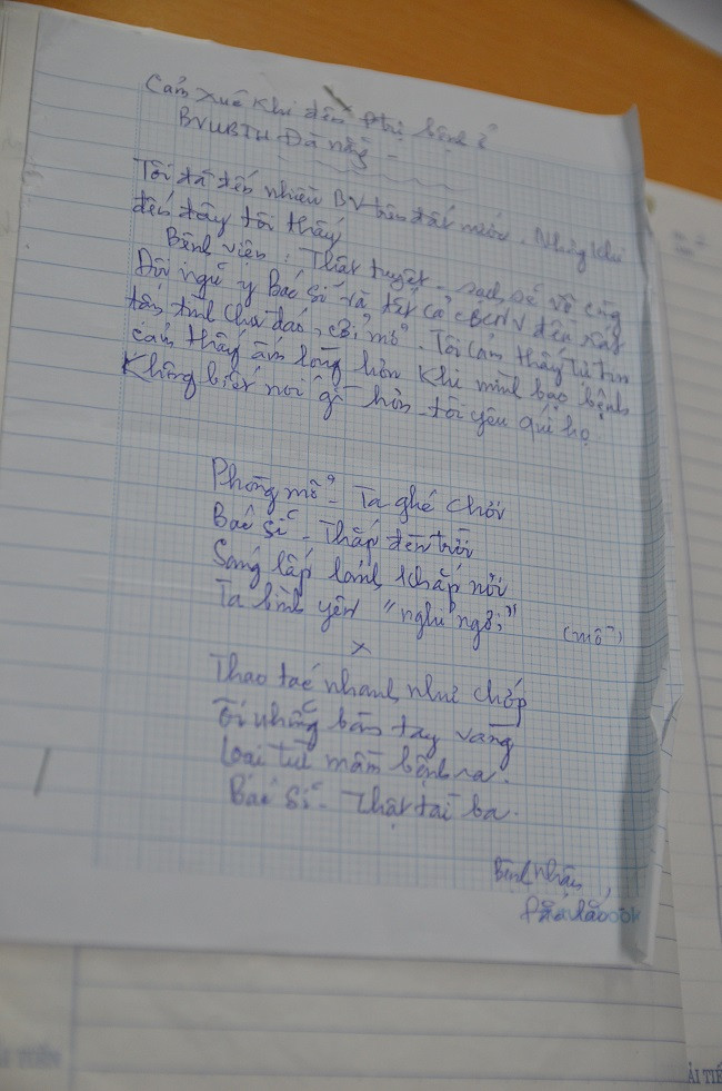 Những lá thư giản dị, những câu chữ mộc mạc nhưng chứa đựng tình cảm chân thành.