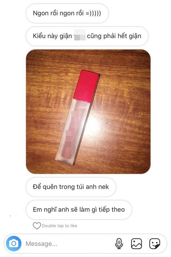 Bị bạn gái trẻ con dỗi, chàng trai  Bị bạn gái trẻ con dỗi, chàng trai