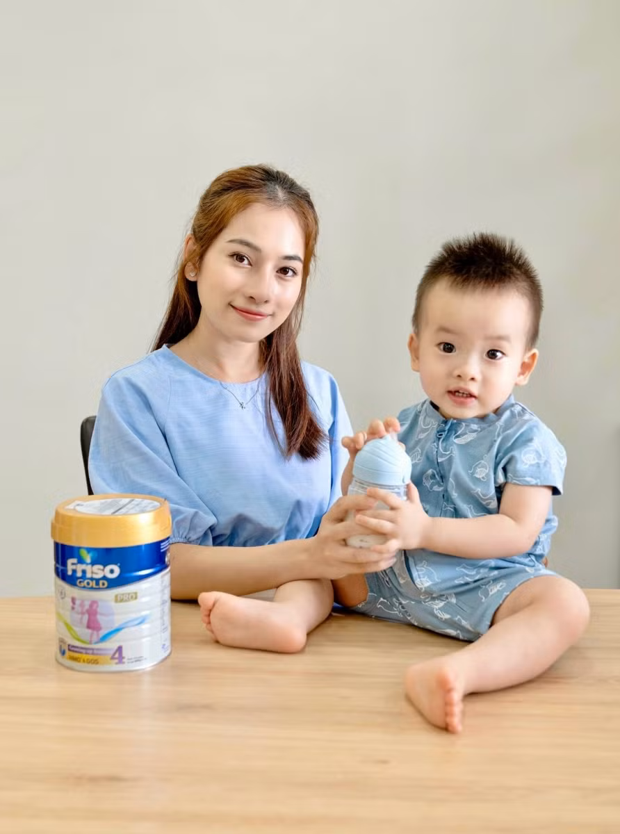 Sara Lưu khoe ảnh thú vị có 1-0-2 của hai nhóc tì, cục cưng nhà Lan Khuê không hề kém cạnh&nbsp; ảnh 6