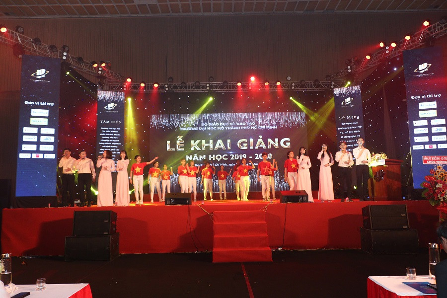 Một tiết mục văn nghệ tại lễ khai giảng Một tiết mục văn nghệ tại lễ khai giảng