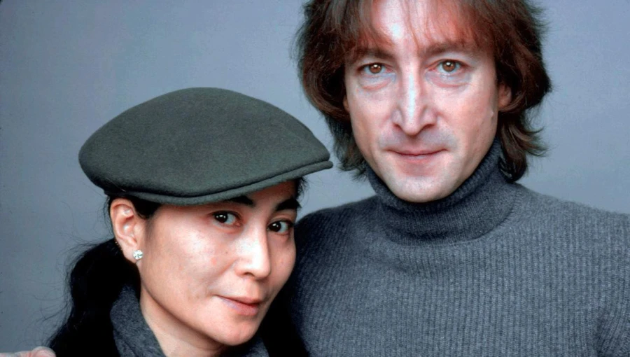 John Lennon và Yoko Ono.
