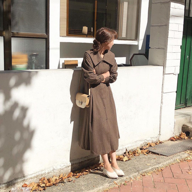 Học ngay 12 set đồ của các quý cô Châu Á để thêm ý tưởng diện đồ cho những ngày mưa lạnh-4