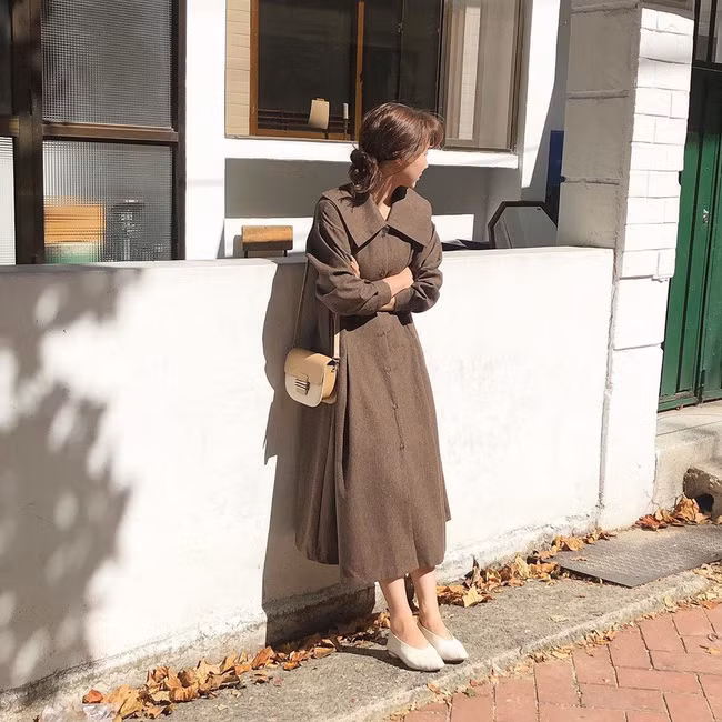 Học ngay 12 set đồ của các quý cô Châu Á để thêm ý tưởng diện đồ cho những ngày mưa lạnh-4