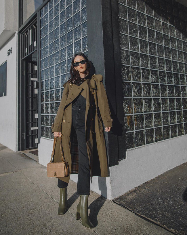 Học ngay 12 set đồ của các quý cô Châu Á để thêm ý tưởng diện đồ cho những ngày mưa lạnh-5