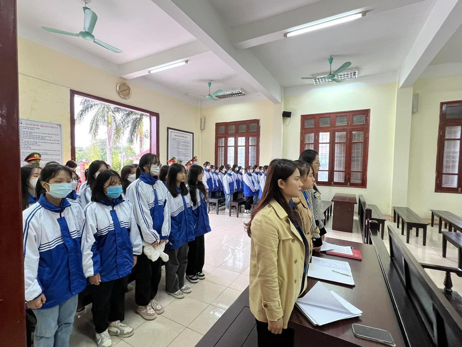 Học sinh trường THPT Chuyên Lê Quý Đôn được tham dự các phiên tòa xét xử tội phạm để nâng cao nhận thức về quy định của pháp luật.