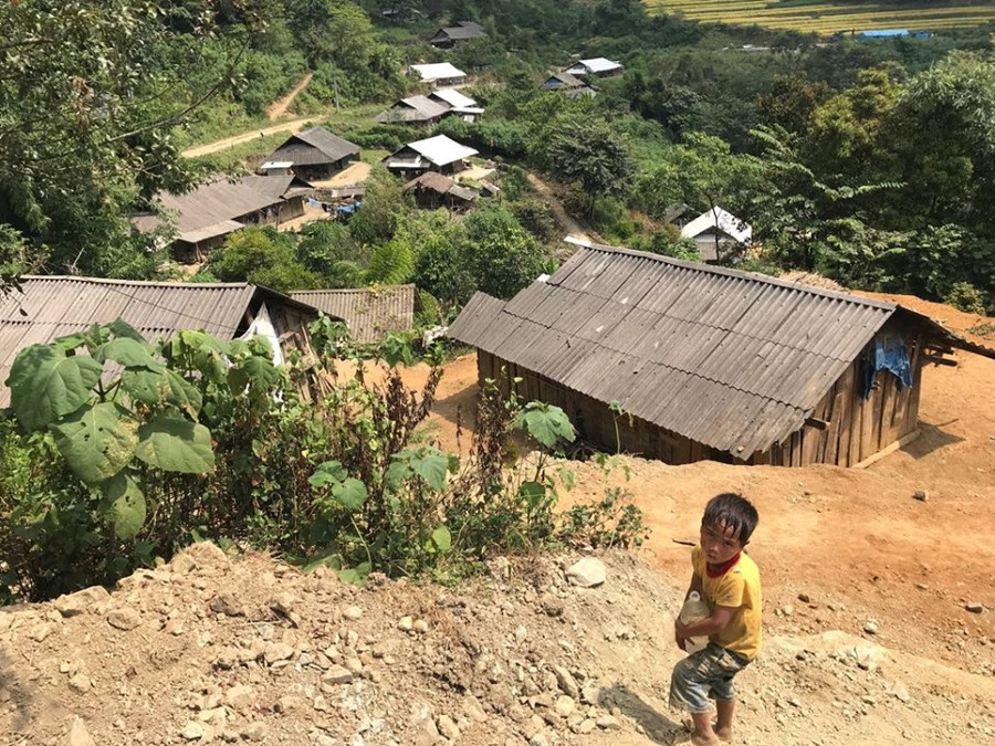 Lác đác, rải rác vài ngôi nhà ở bản Pan Khèo.
