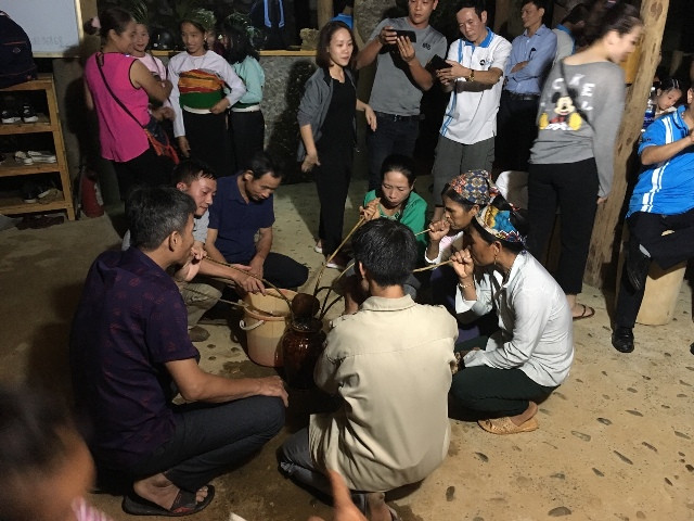 Đồng bào nơi đây hy vọng sớm có ánh sáng điện lưới thì Cao Sơn mới bứt phá, vươn lên phát triển được.