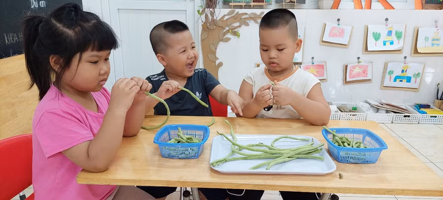 Niềm vui của trẻ mầm non khi được tham gia các hoạt động hè trên lớp.